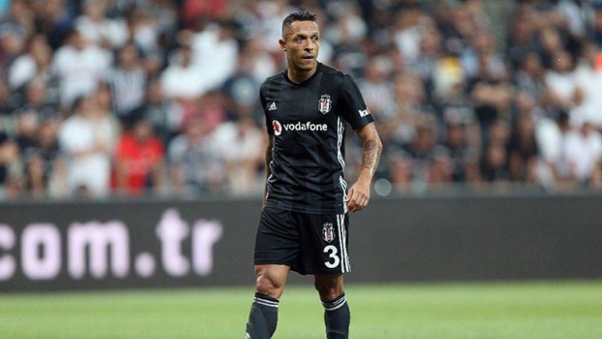 Beikta'ta Adriano ile yollar ayrlyor