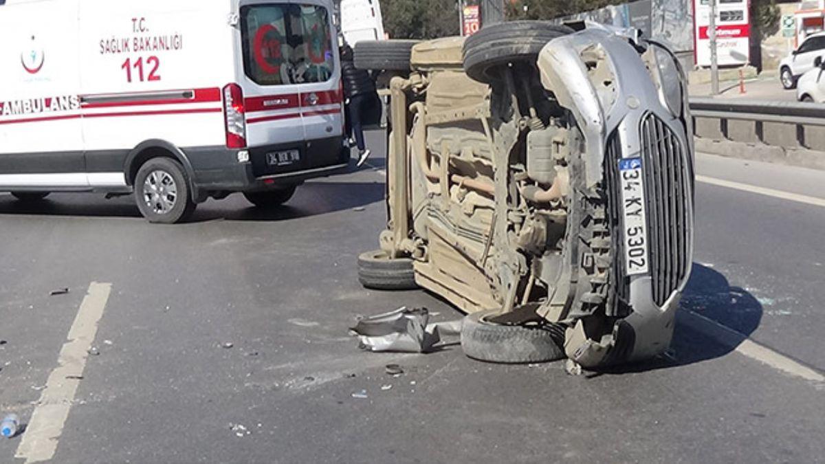 Kartal D-100 Karayolu'ndaki kaza trafii kilitledi