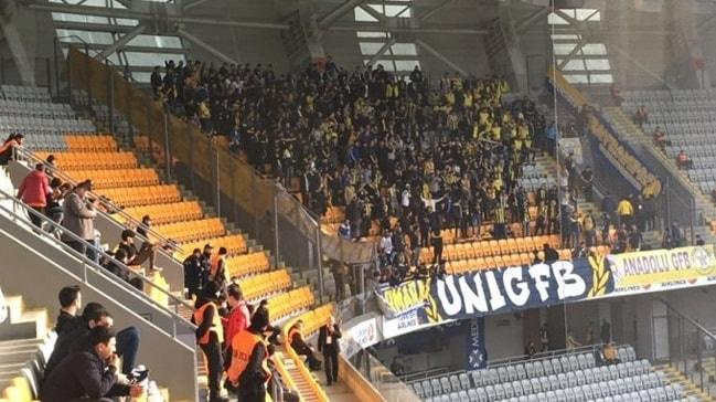 Başakşehir maçı öncesi Fenerbahçe tribününde kavga çıktı