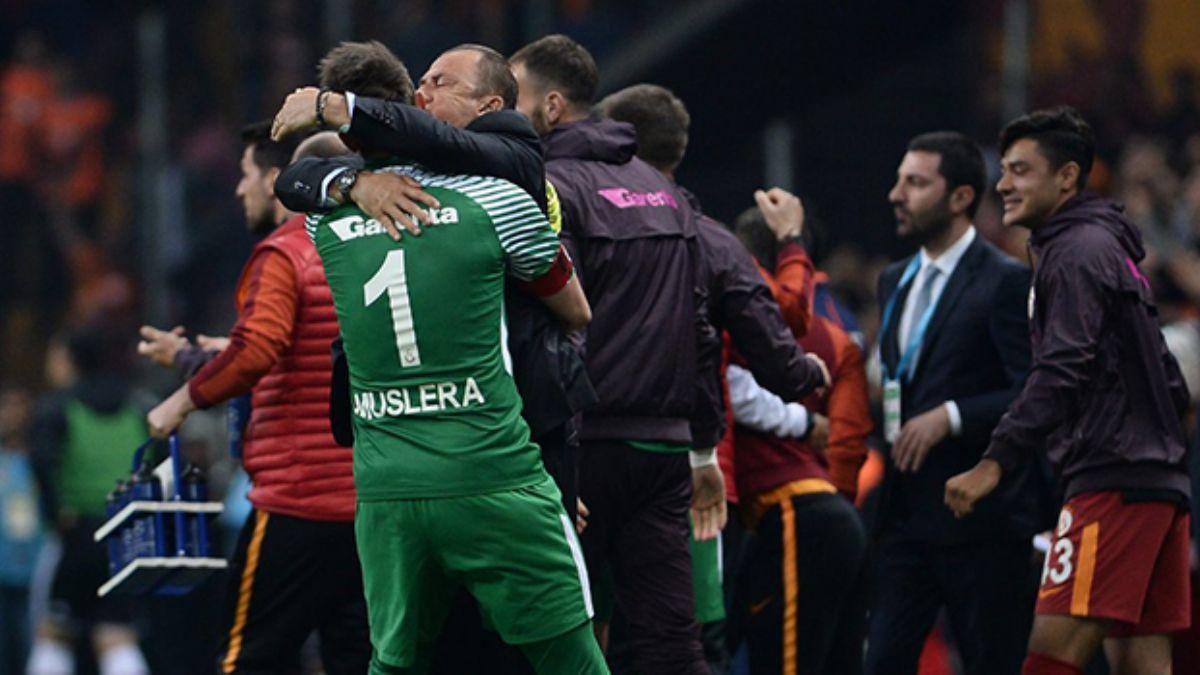 Fatih Terim'den Muslera'ya: Seni asla sattrmam