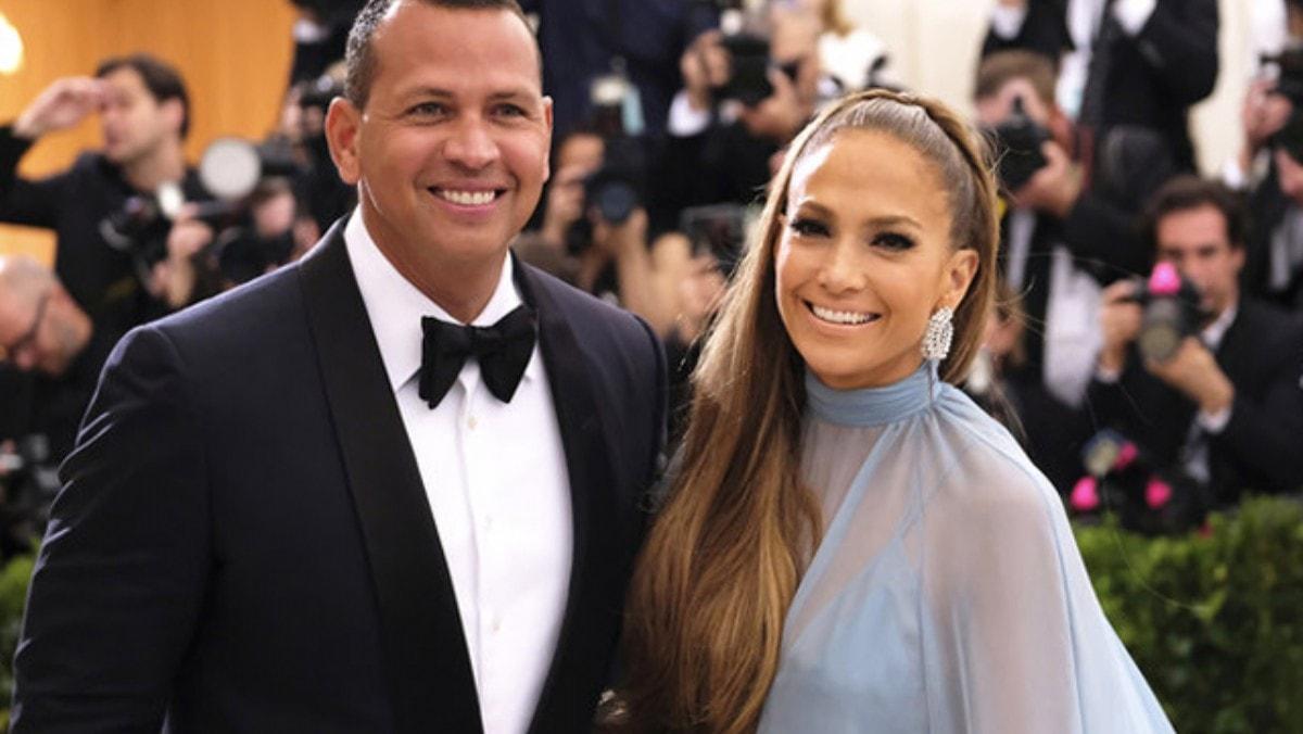 Jennifer Lopez iki yllk sevgilisi Alex Rodriguez ile nianland