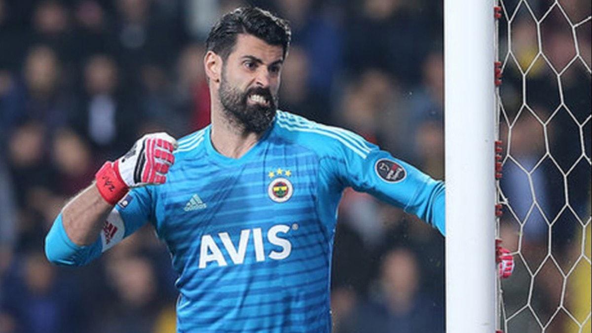 Volkan Demirel'e byk tepki! 'Azck Fenerbahe'yi seviyorsan kene ekil brak'