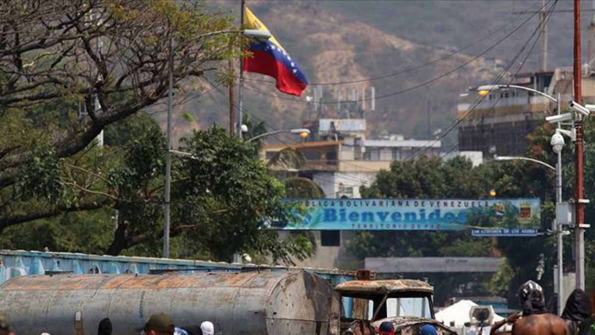 New York Times: Venezuela'ya giden yardm kamyonlarn Maduro yaktrmad