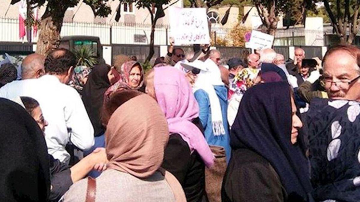 ran'da emeklilerden sigorta ve ikramiye protestosu       