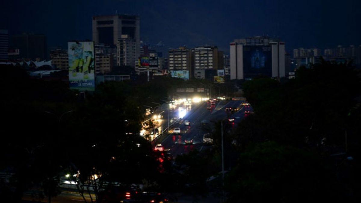 Venezuela 100 saatten fazladr elektriksiz