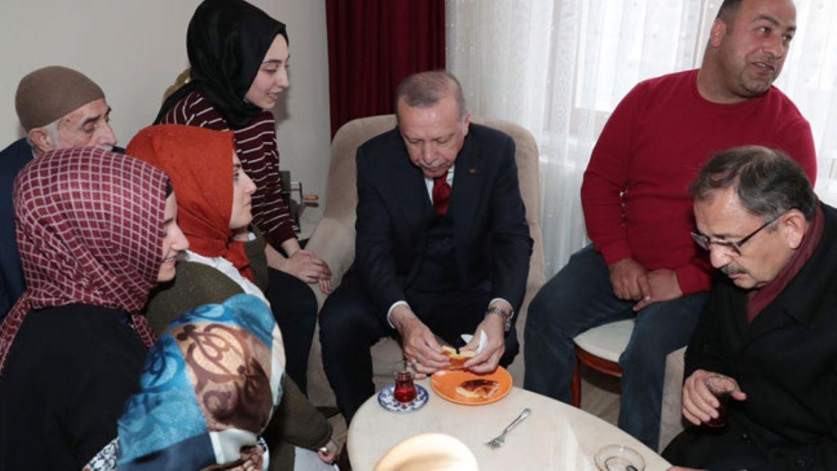 Cumhurbakan Erdoan vatandan ay davetini geri evirmedi 