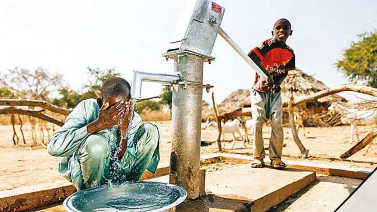 Afrika ve Suriyeliler Trk kuyusuyla suya kavutu