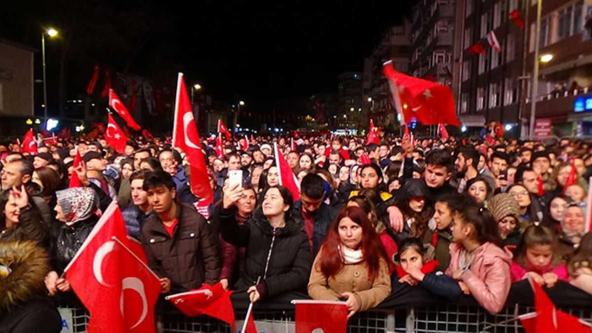 Nevruz kutlamalarna Alian ve Demet Akaln konseri damga vurdu