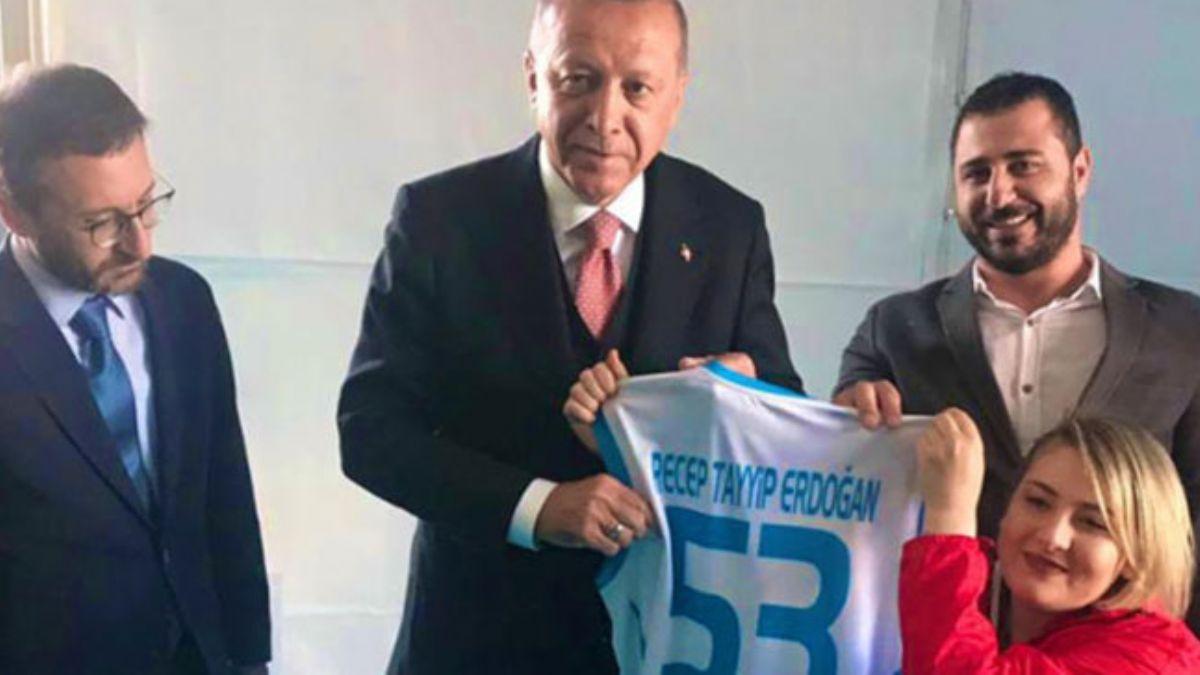 Bakan Erdoan, Ankara mitinginde milli sporcu Ebru am ile grt