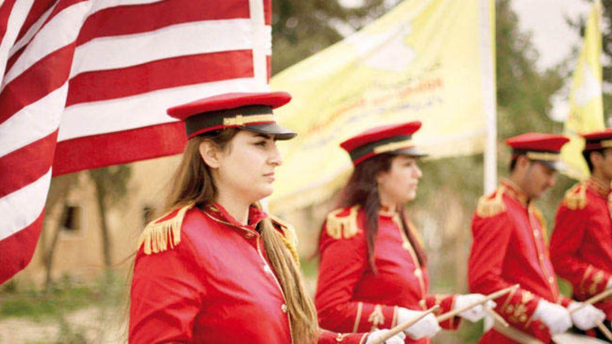 Terr rgt YPG/SDG, ABD bayraklaryla DEA'n bitiini kutlad