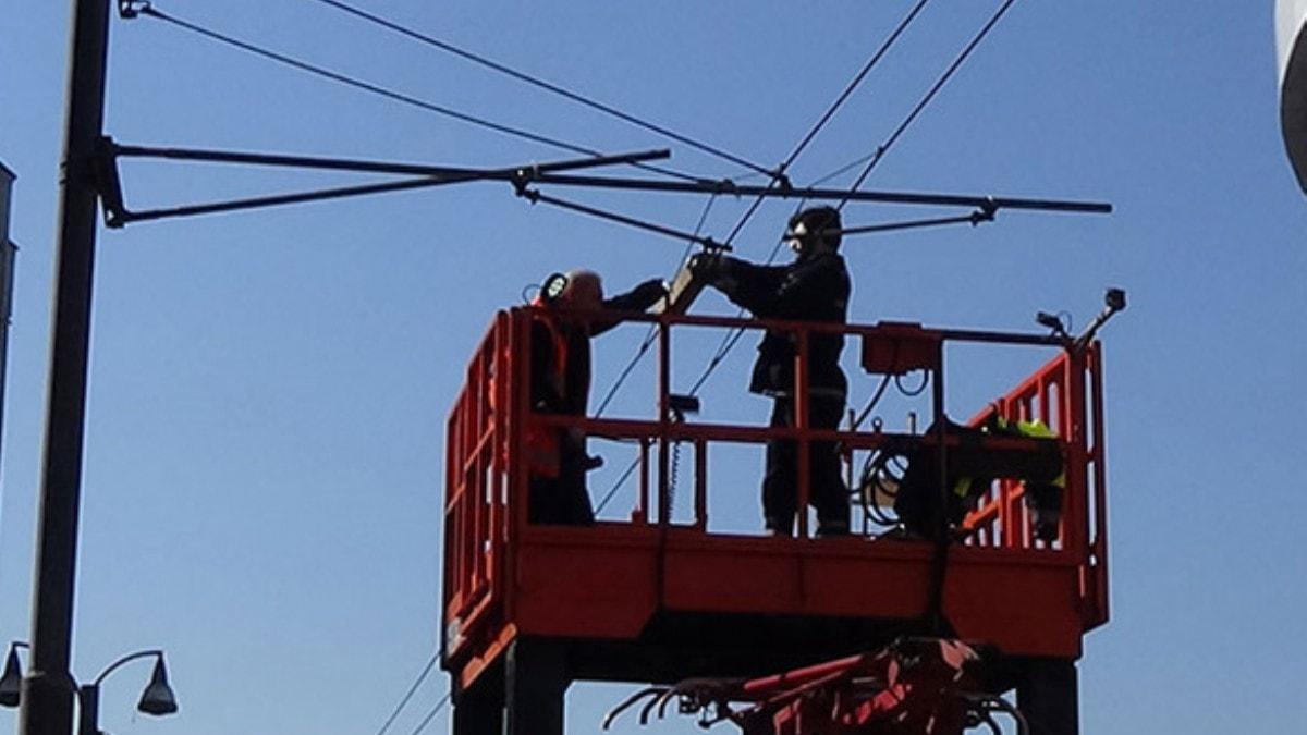 Kadky'de kopan elektrik teli tramvay seferlerini durdurdu