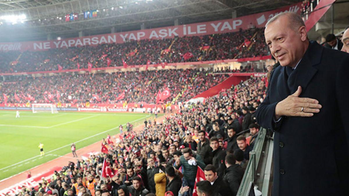 Cumhurbakan Erdoan'dan A Milli Takm'a destek
