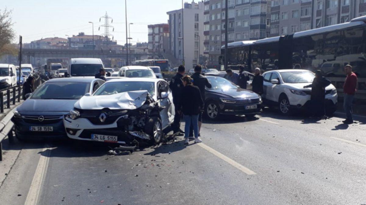 Avclar'da zincirleme trafik kazas: 2 kii yaraland