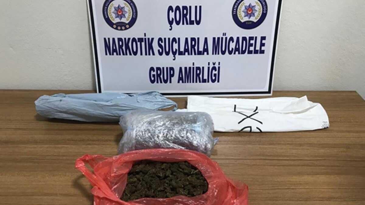 Otomobilde 1 kilo skunk ele geirildi