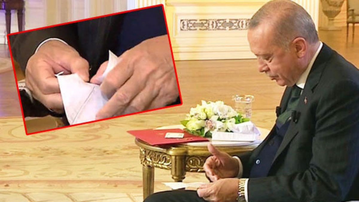 Erdoan, Glberen isimli kk hayrannn hediyesini canl yaynda gsterdi