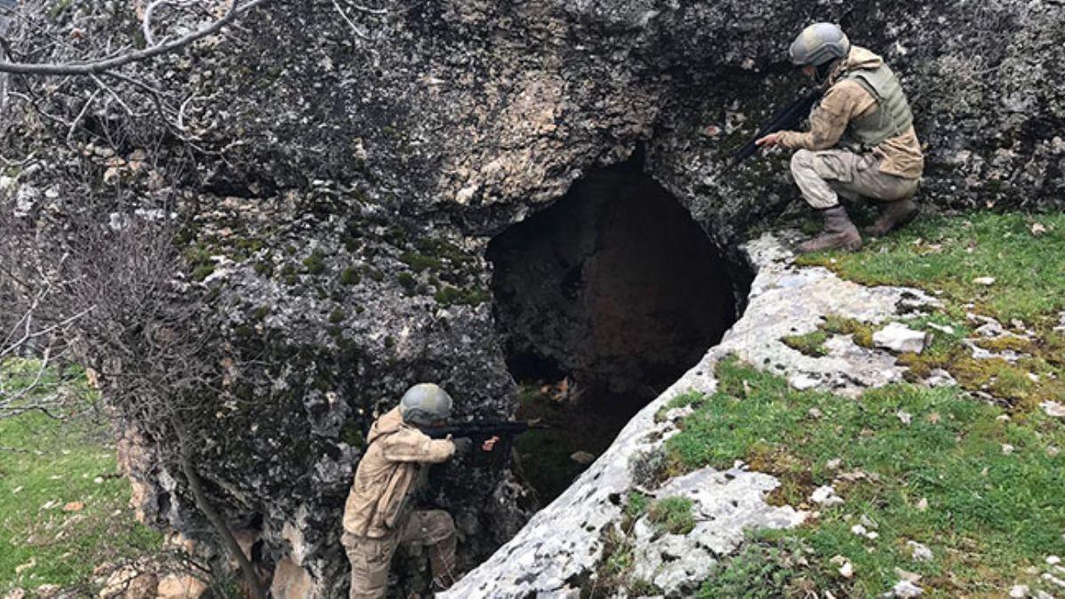 Diyarbakr'da PKK'ya ynelik 17 snak kullanlamaz hale getirildi