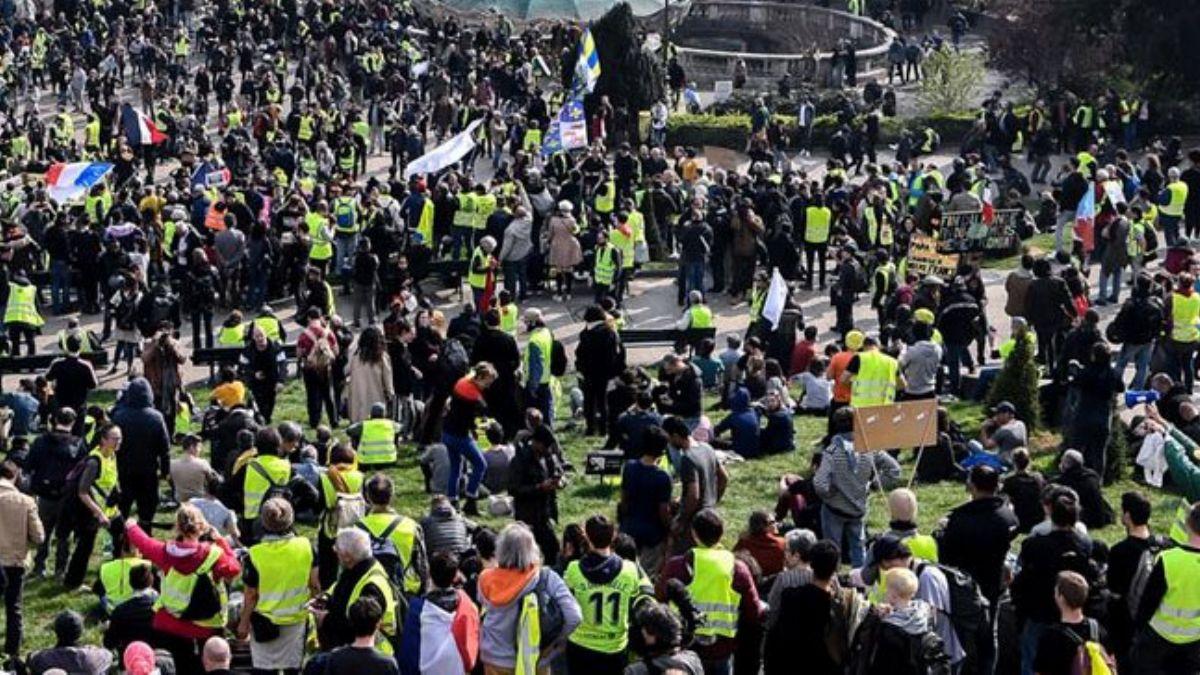 Sar yeleklilere Toulouse'da gsteri yasa