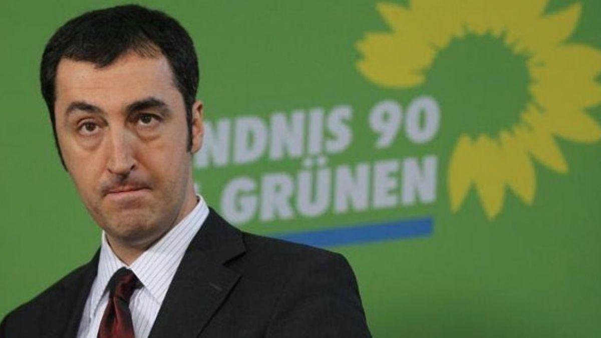 Trkiye dman Cem zdemir, 31 Marta ilikin kara propaganda yaparak Trkiye aleyhine aklamalarda bulundu