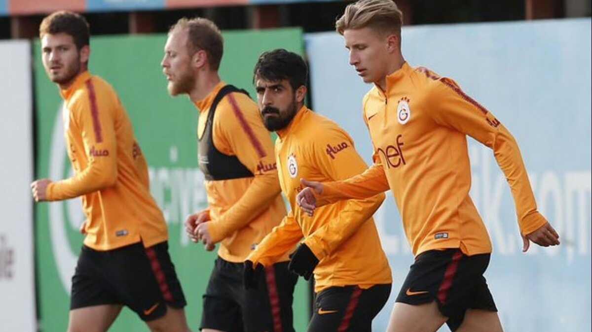 Mudat elik Galatasaray'dan ayrlma karar ald
