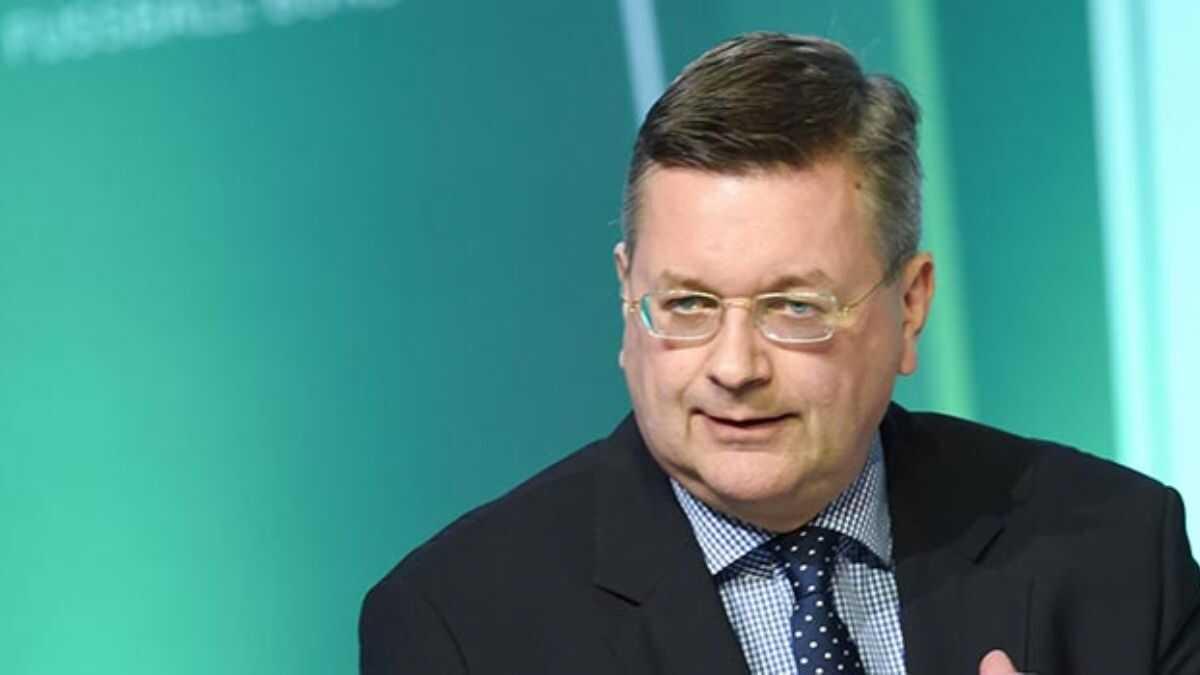 Almanya Futbol Federasyon Bakan Reinhard Grindel, grevinden istifa etti