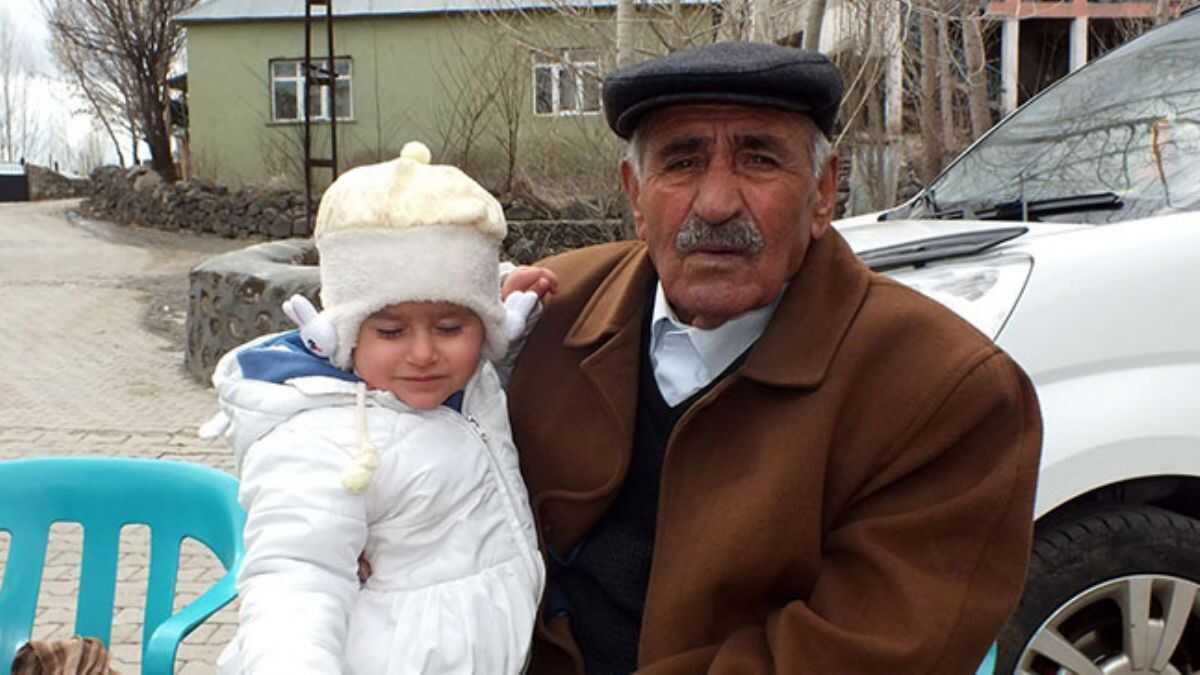 84 yllk mrnn 61'ini muhtar olarak geirdi