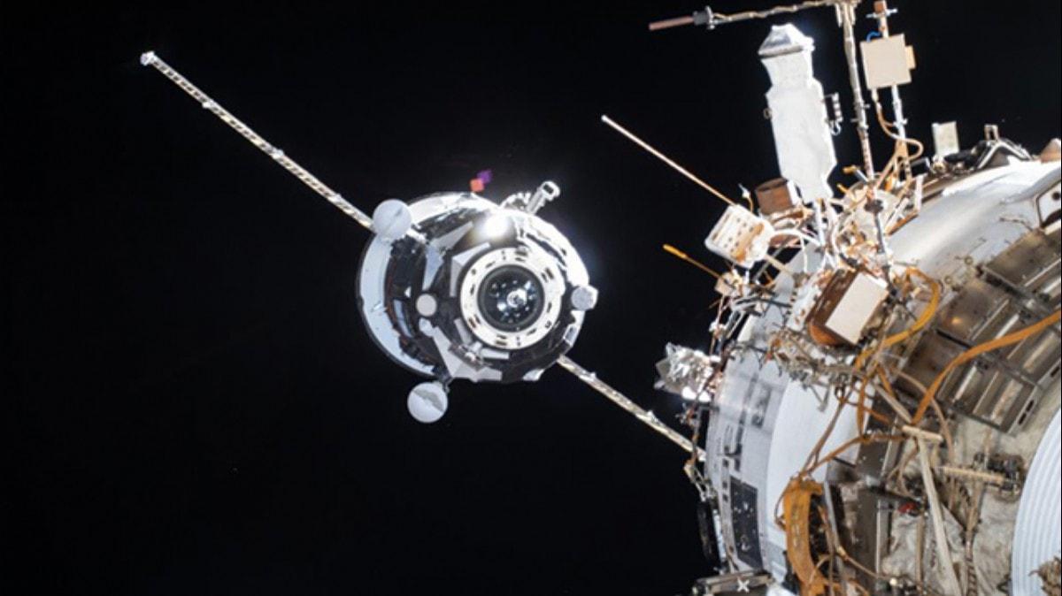 Uzaydaki astronotlara 2 buuk tonluk kargo