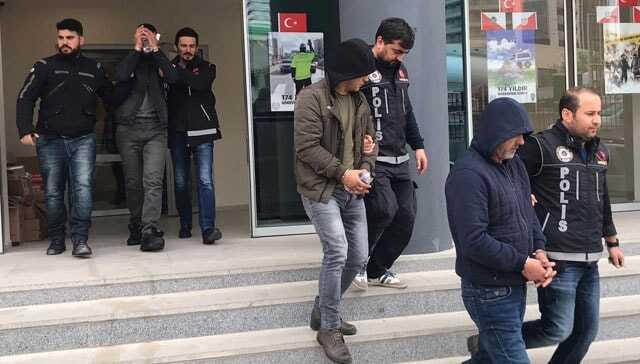 Uyuşturucu satacaklardı, narkotik polisi planlarını bozdu