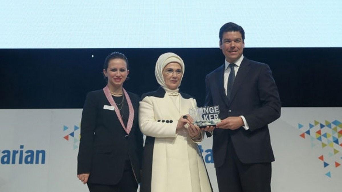 Emine Erdoan'a Dnya nsaniyet Forumu'ndan 'Fark Yaratan' dl verildi