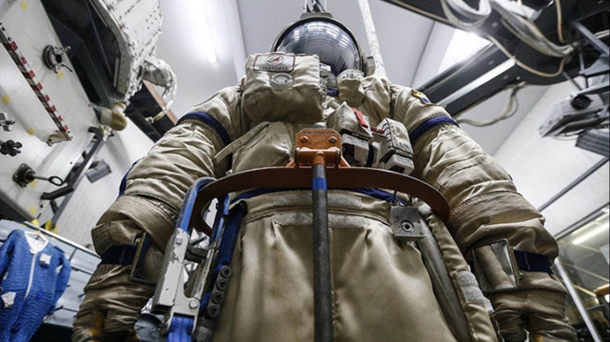 Rusya kozmonotlar iin yeni uzay giysisi gelitiriyor