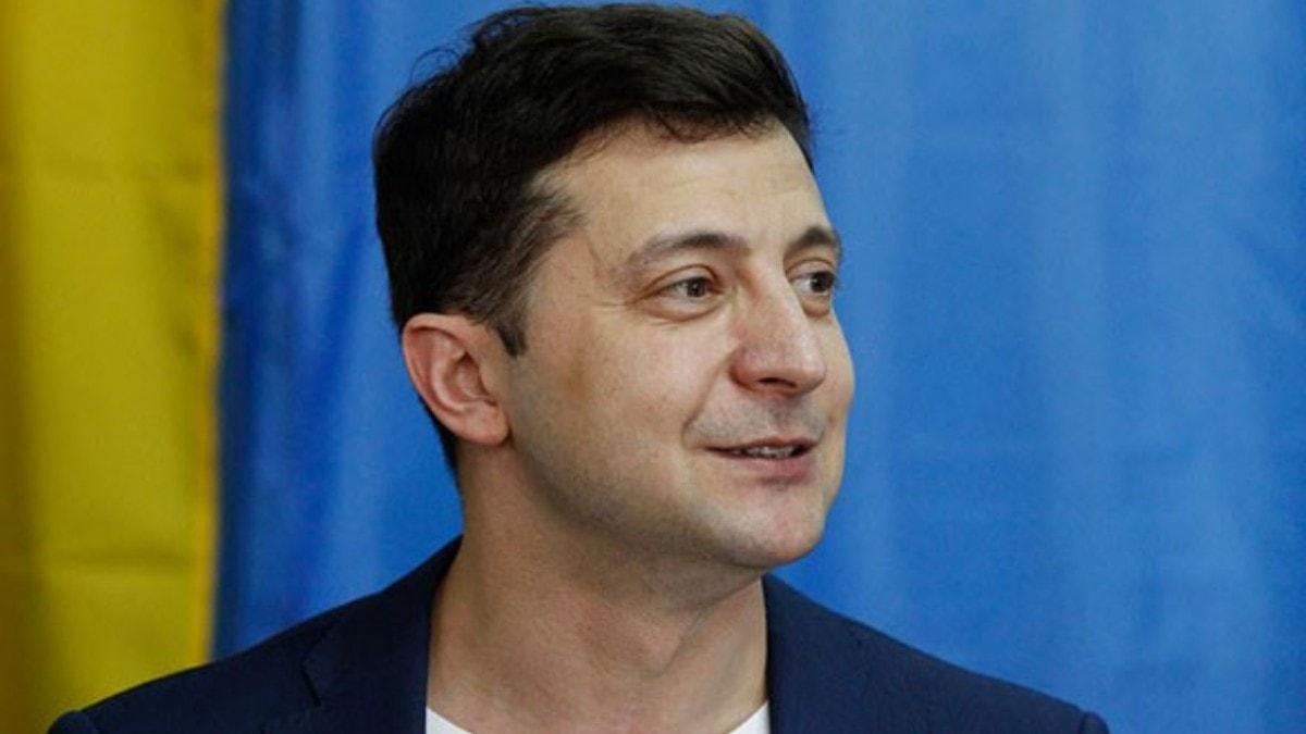 Ukrayna'da Zelenski yzde 73 oyla birinci oldu 