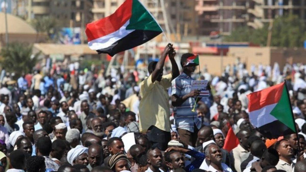 Sudan'da muhalifler askeri konseyle mzakereleri askya ald