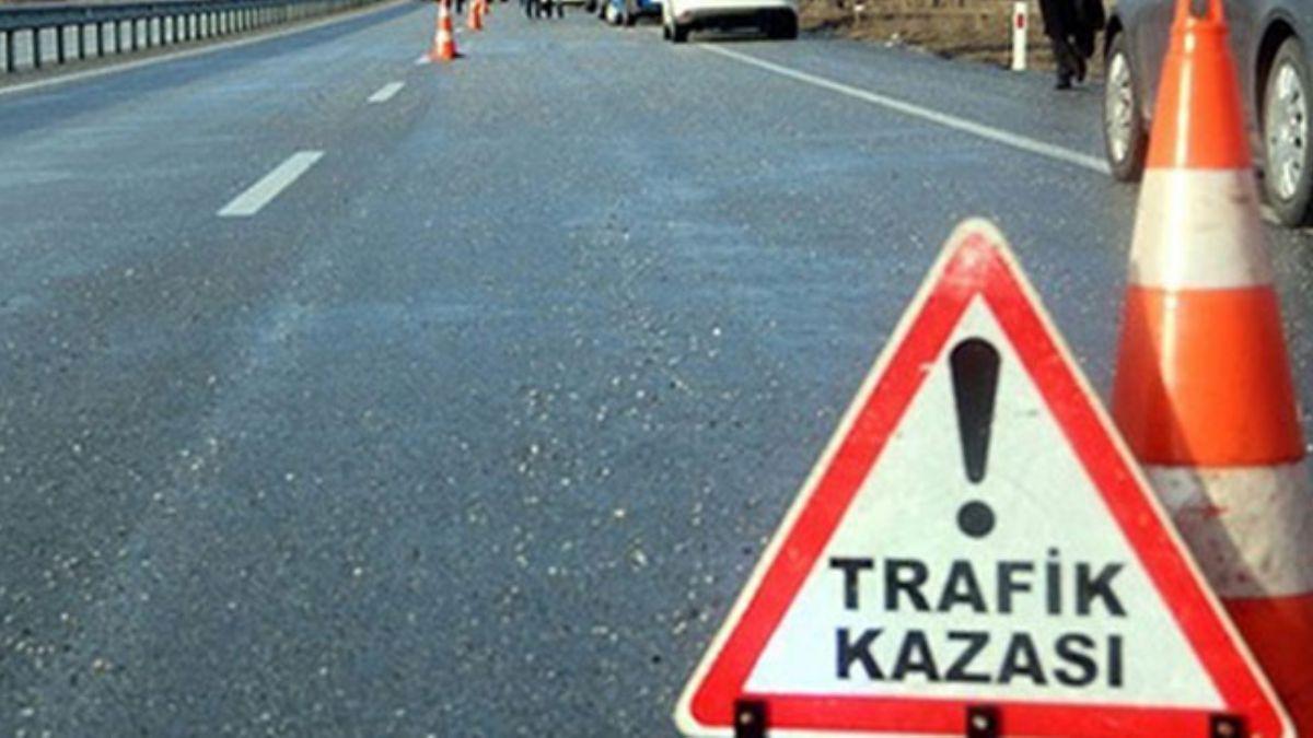 Antalya'da iki otomobil kafa kafaya arpt: 2 yaral