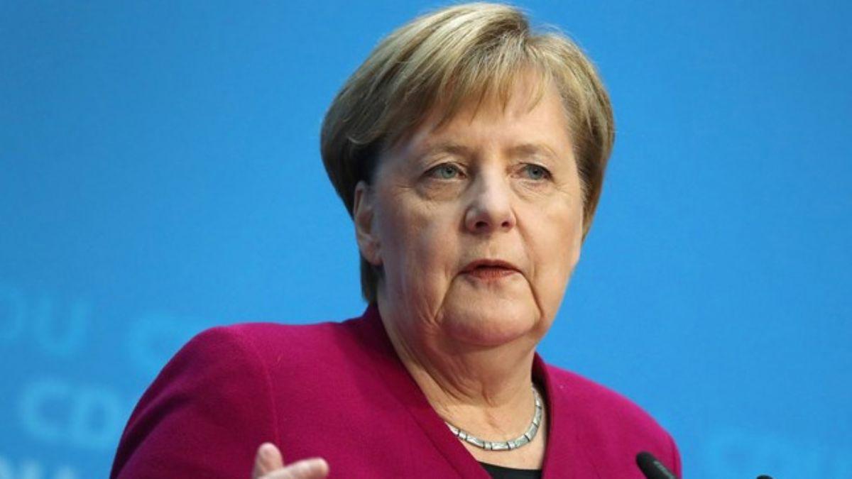 Merkel, Ukrayna'da devlet bakanl seimini kazanan Zelenskiy'i kutlad