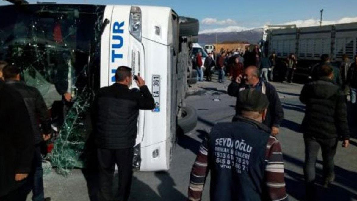 Bitlis'te yolcu otobs ile TIR arpt: 34 yaral
