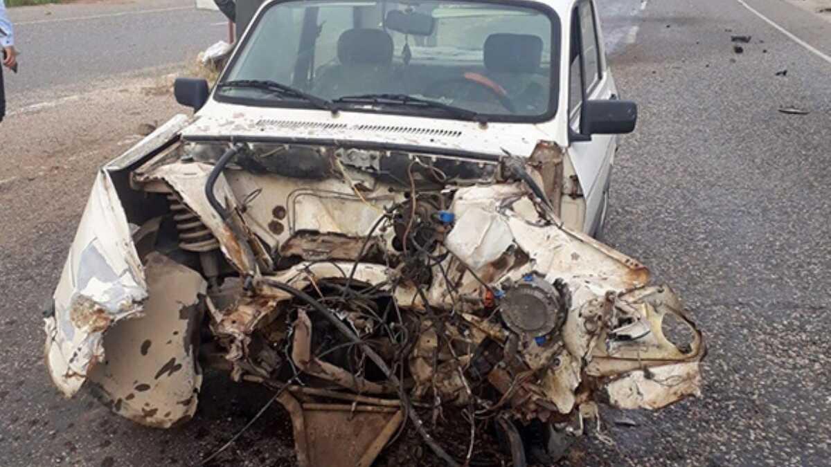 Kazaya karan otomobillerden biri paralara ayrld