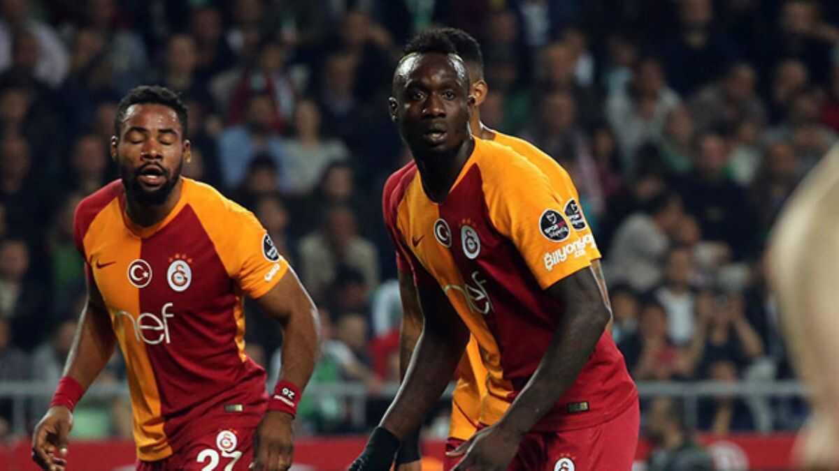 Mbaye Diagne, Galatasaray taraftarn ikiye bld