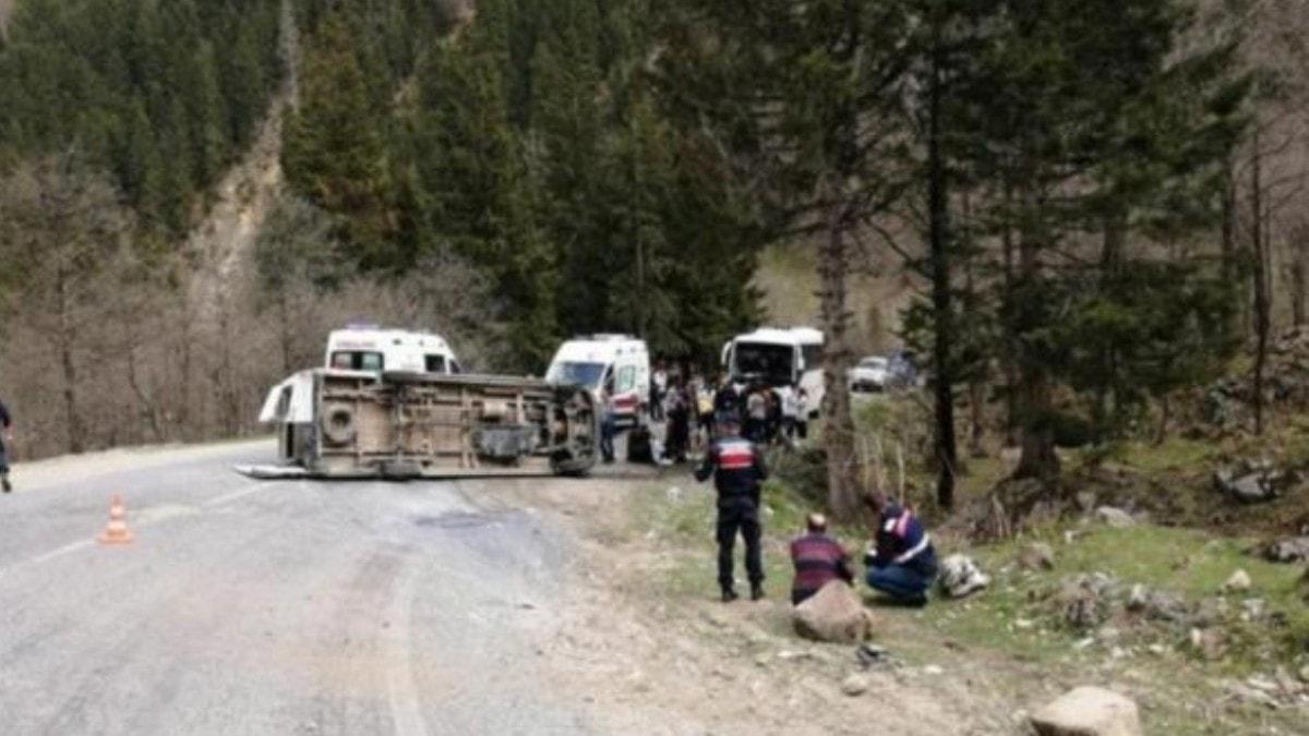 rencileri geziye gtren minibs devrildi: 10 yaral