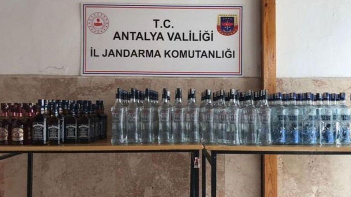 Antalya'da jandarma 162 litre kaak iki ele geirdi