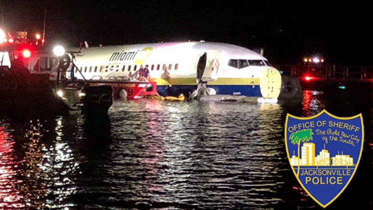 Boeing 737 ua Florida'da nehre srklendi