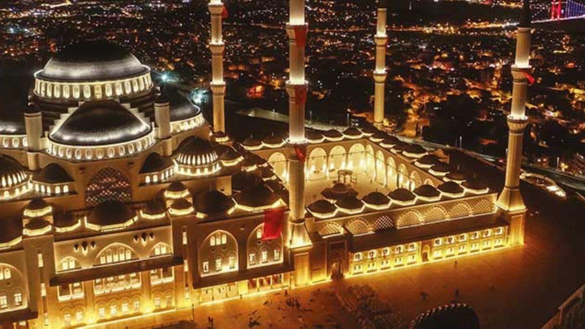 TDV'nin kitap fuar amlca Camii'nde