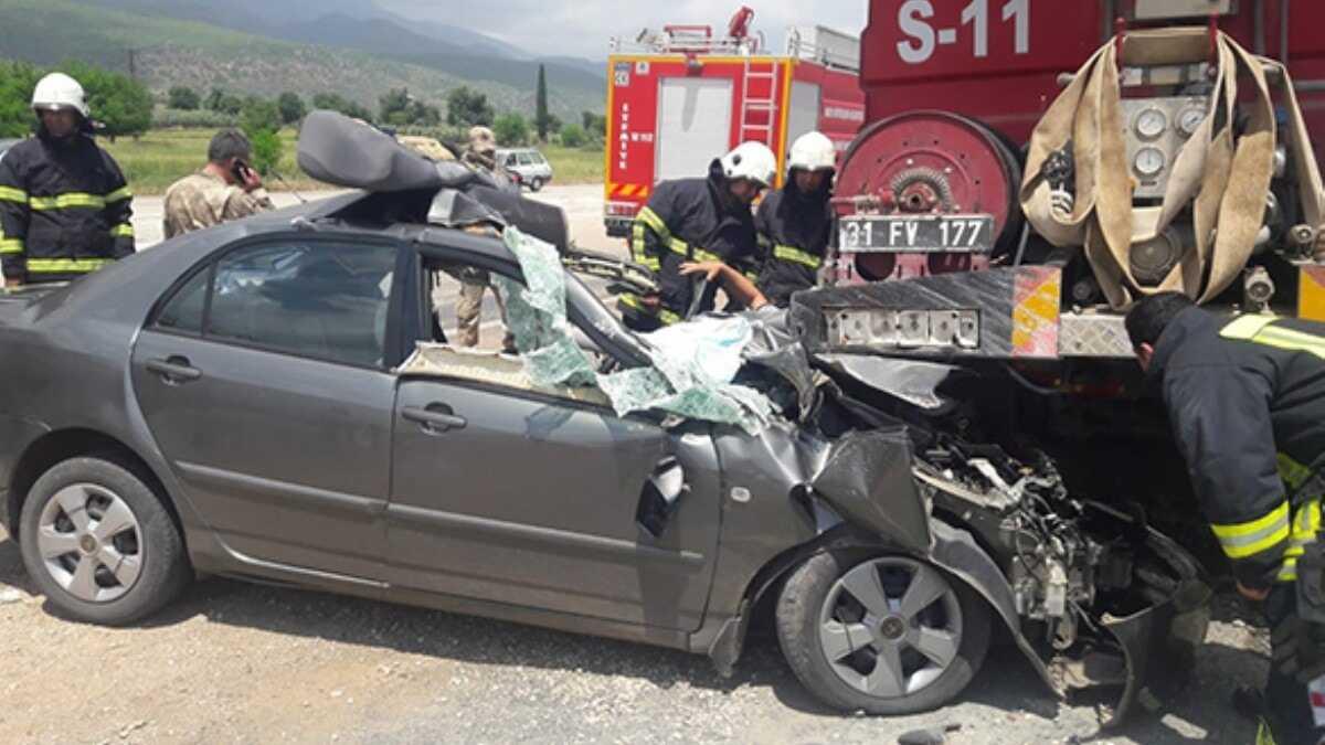 Hatay'da feci kaza: Park halindeki arazze arpt