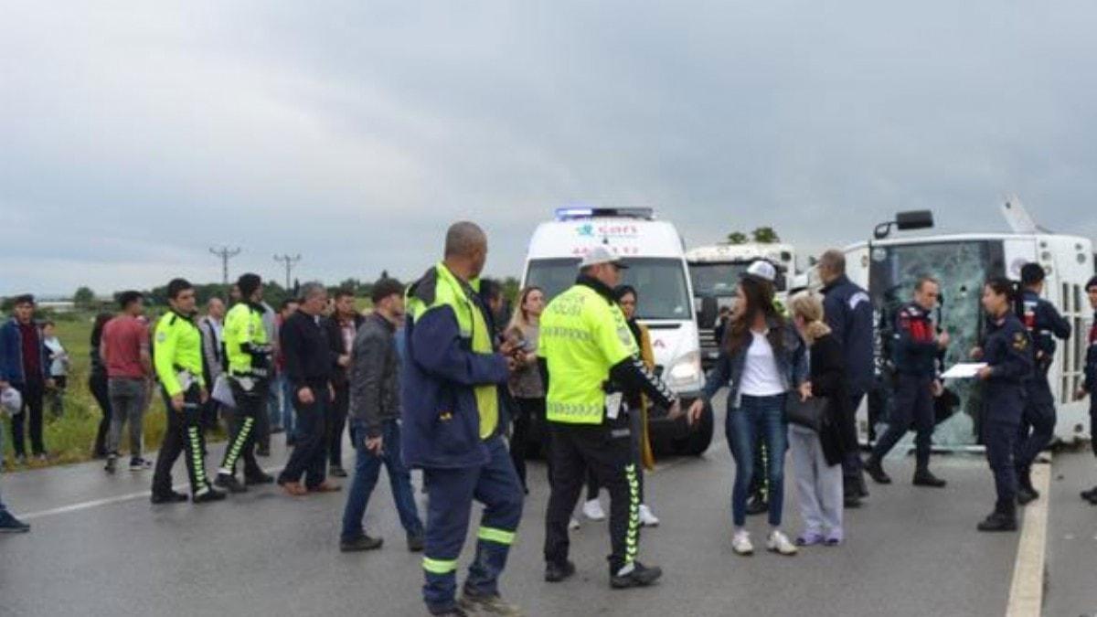 anakkale'de rencileri tayan minibs devrildi: 25 yaral