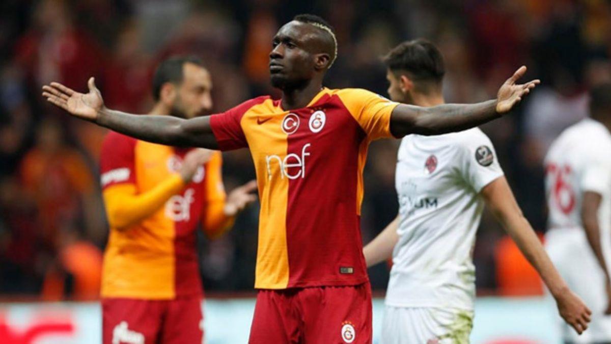 Mbaye Diagne antrenmanda Sinan Gm'ten ve tm takm arkadalarndan zr diledi