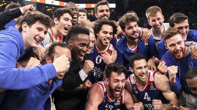 Anadolu Efes ilk peinde