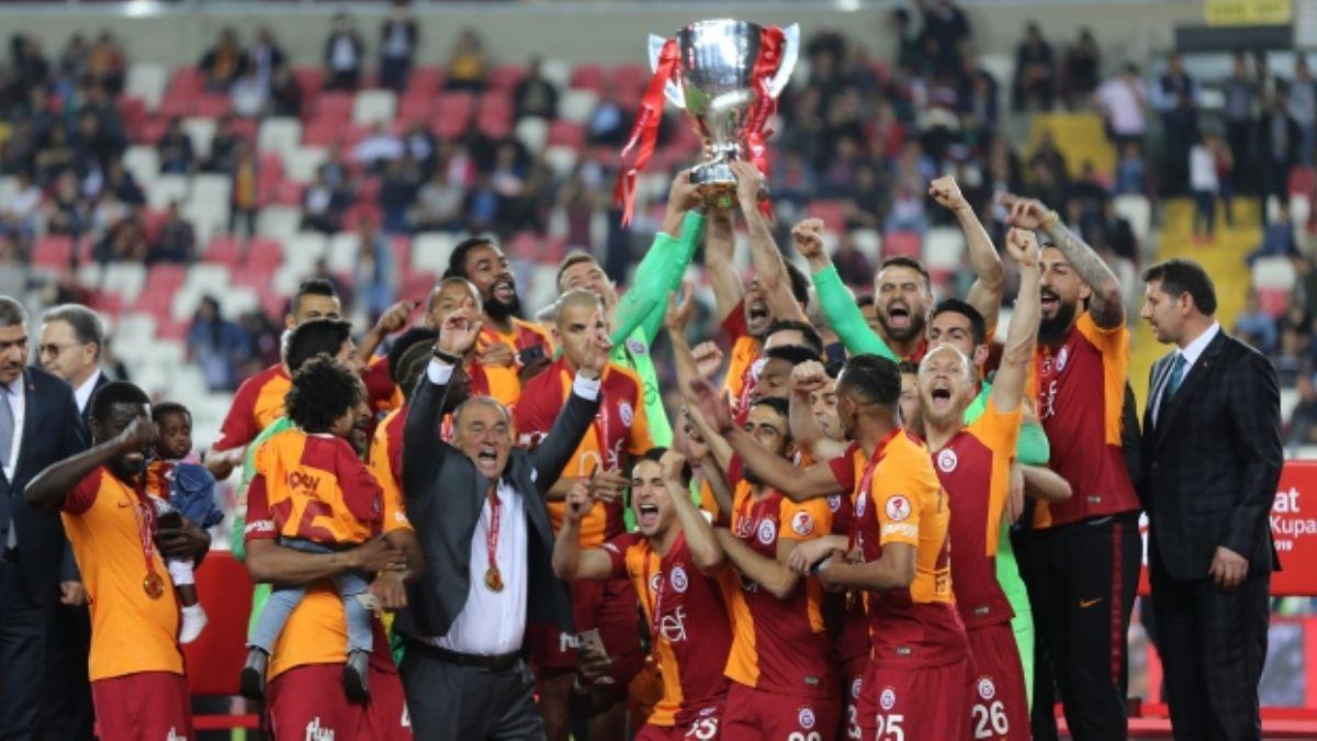 Galatasaray+rekorunu+geli%C5%9Ftirdi