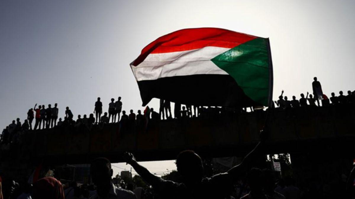 Sudan'da asker ve muhalefet arasnda gerginlik sryor