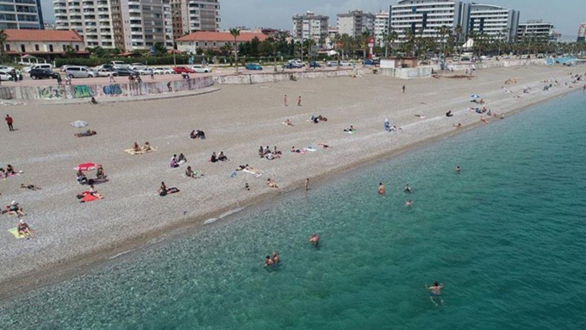 Antalya yln ilk drt aynda nfusunun yars kadar turist arlad