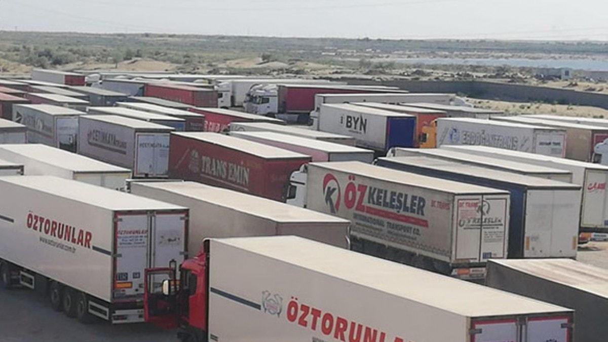 Yüze yakın Türk TIR şoförü, 26 gündür Özbekistan'da mahsur