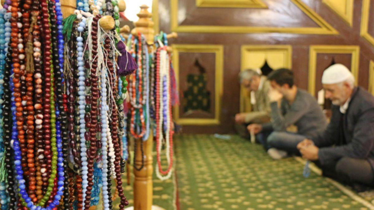 Osmanl'nn Ramazan gelenekleri skp'n tarihi camisinde yaatlyor