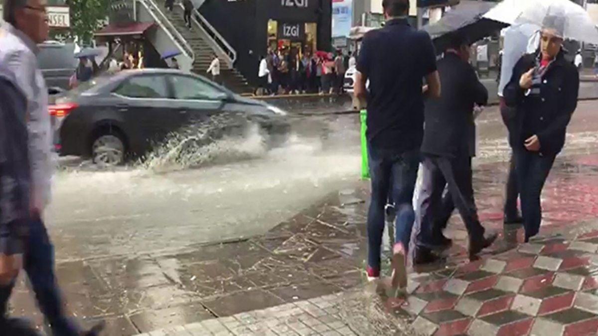 Ankara'da dolu ve yamur sokaklar gle dndrd